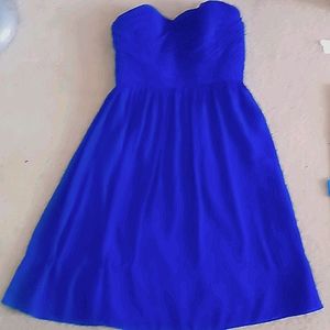 A no sleeve dark blue dress
